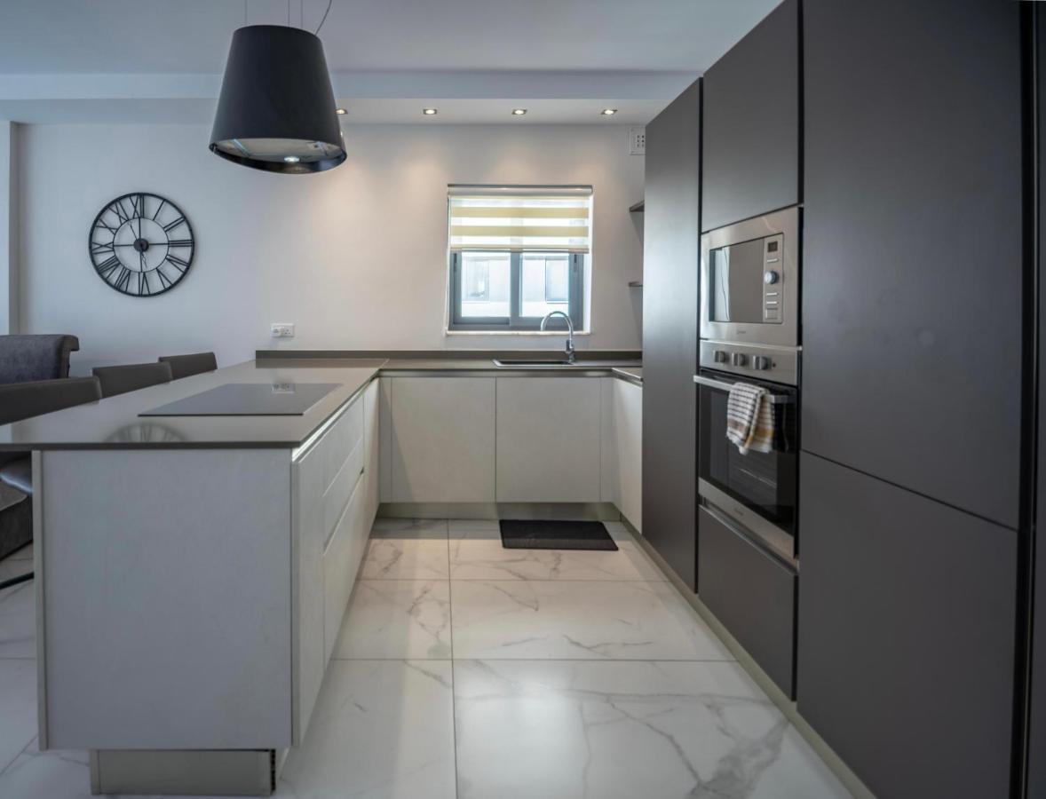Seaside Luxury Apartment خليج سانت بول المظهر الخارجي الصورة