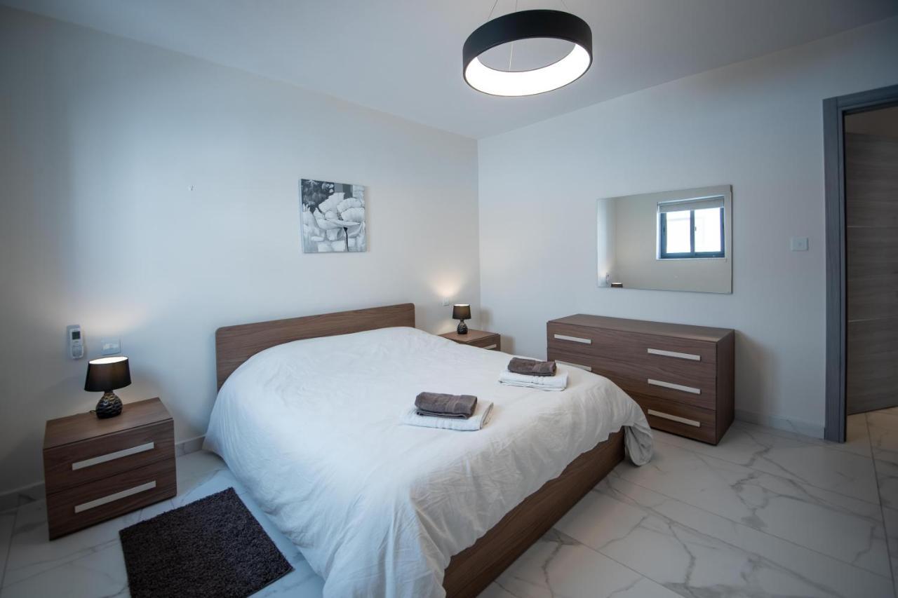 Seaside Luxury Apartment خليج سانت بول المظهر الخارجي الصورة