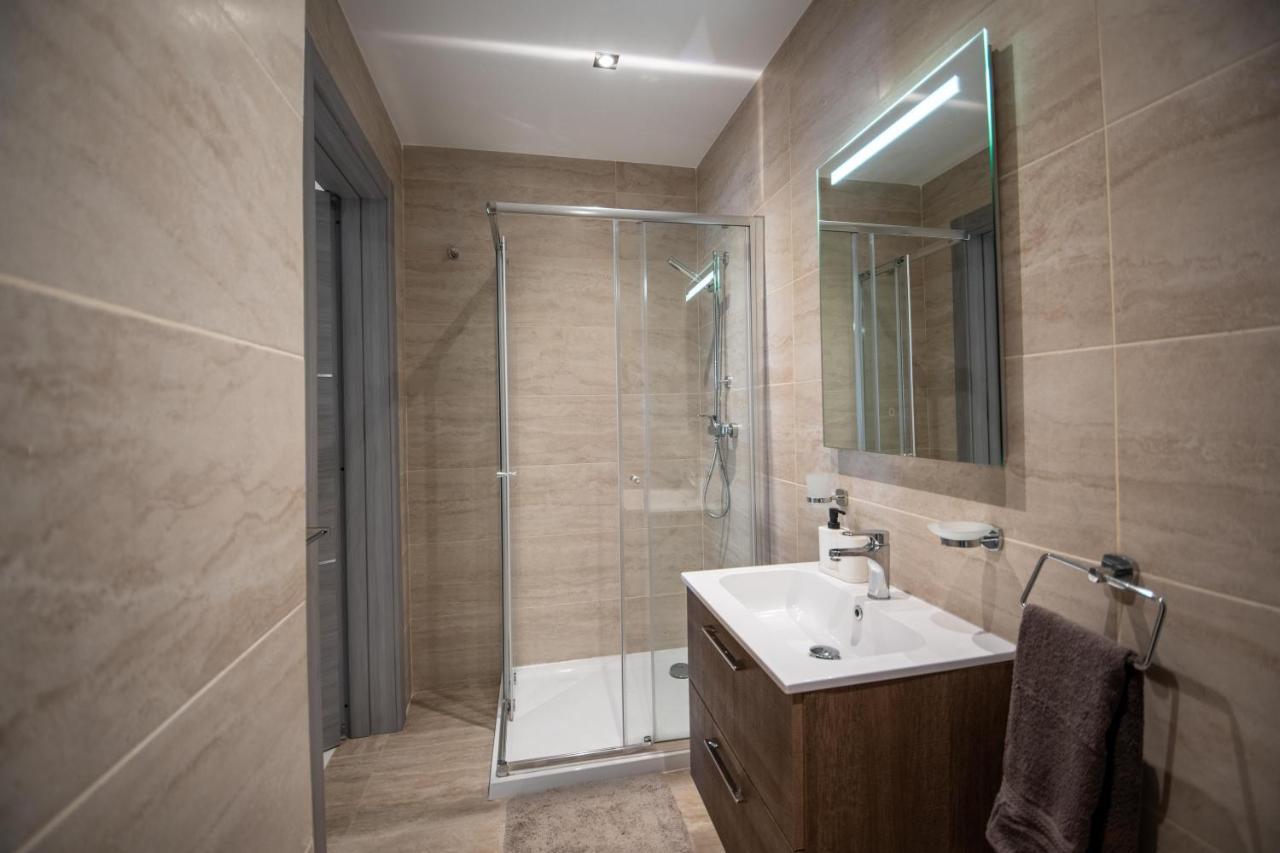 Seaside Luxury Apartment خليج سانت بول المظهر الخارجي الصورة