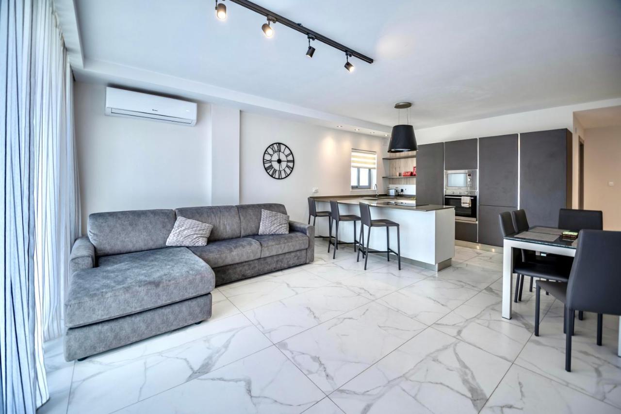 Seaside Luxury Apartment خليج سانت بول المظهر الخارجي الصورة